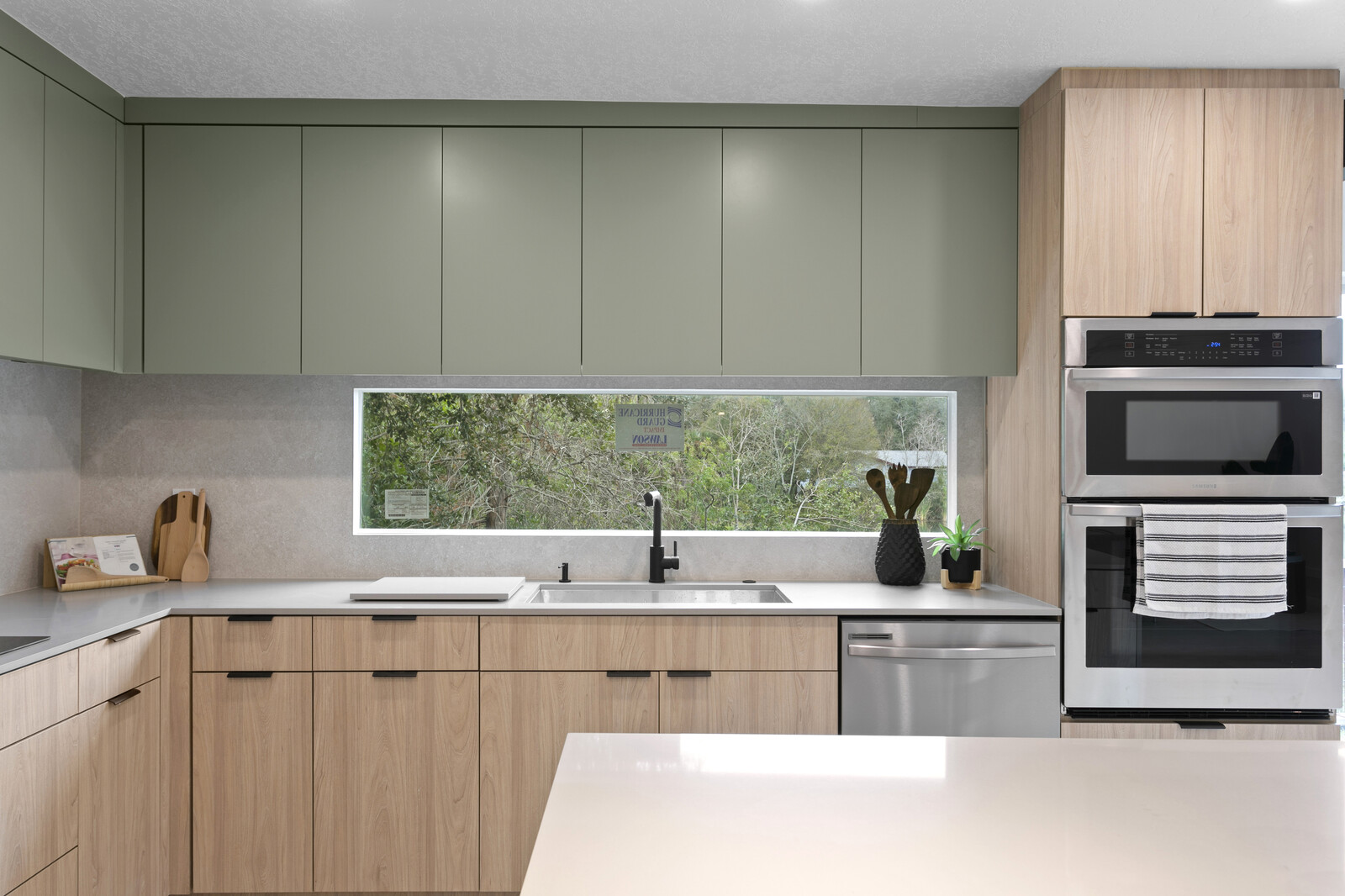 Dunedin Kitchen — Two‑Tone